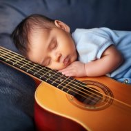 Musica de Guitarra Tranquila Momentos & Olas Suaves para el Sueño Infantil & Niños en Sueños - El Sueño Tranquilo De La Guitarra